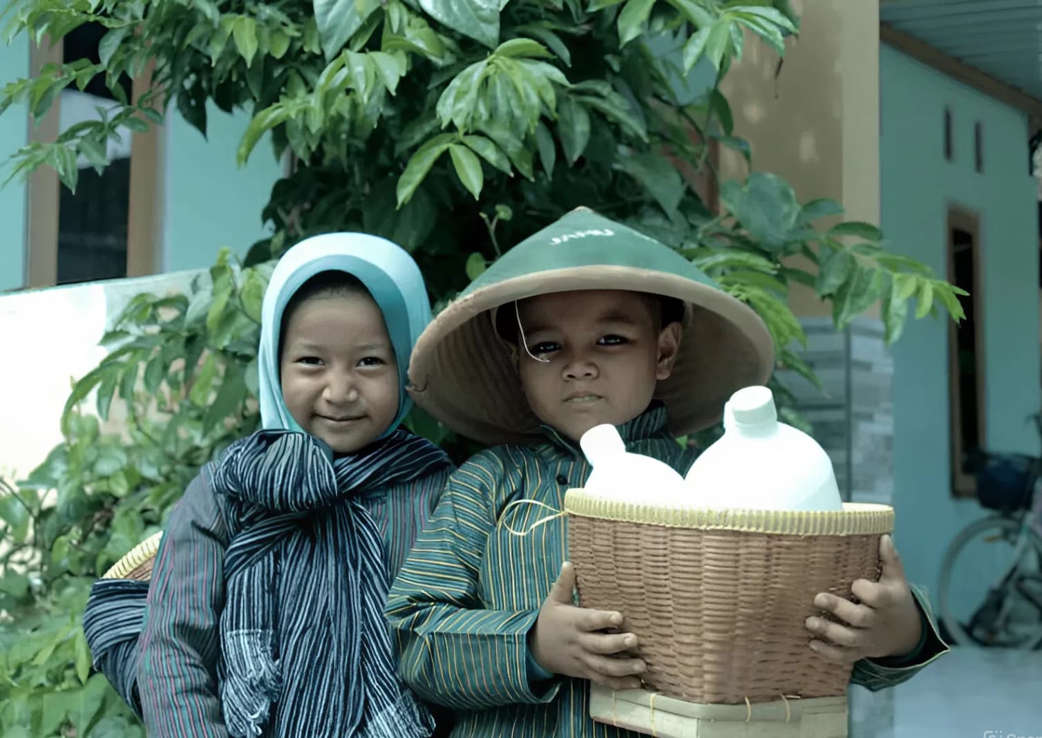 Sewa Pakaian Tradisional – Jarik, Beskap, & Iket